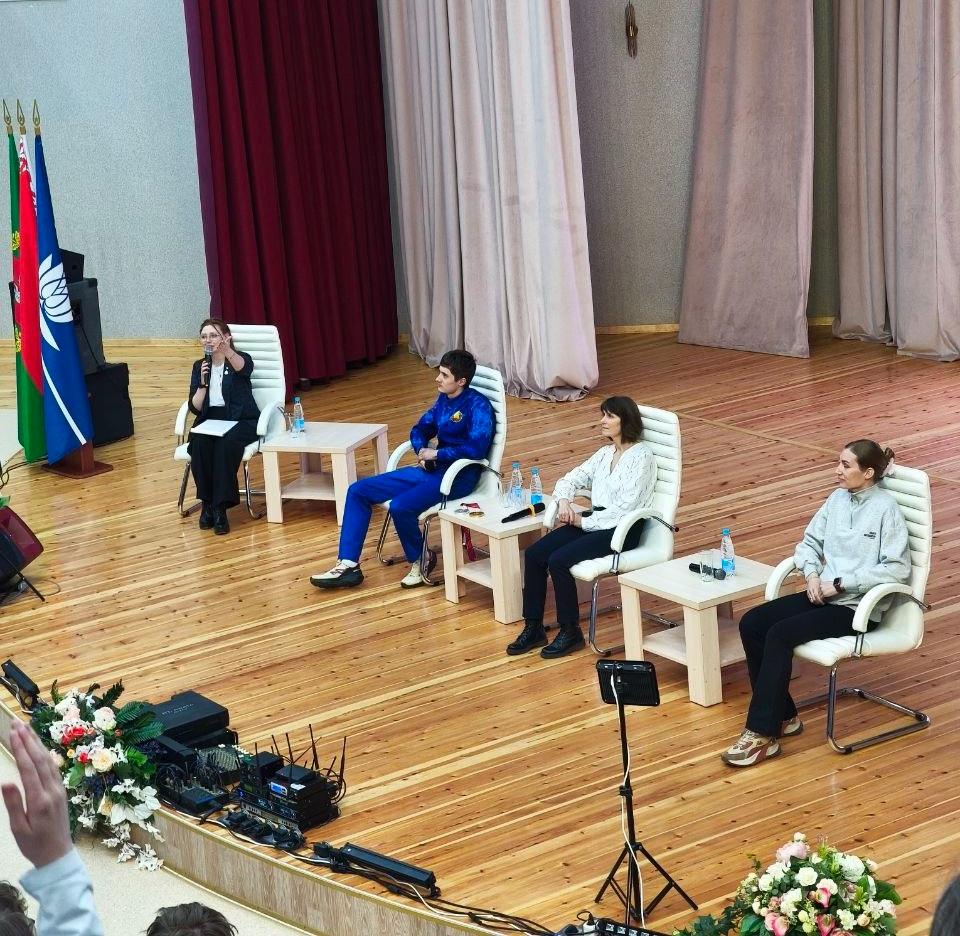 Встреча с победителем и серебряным призёром XIV зимних Паралимпийских игр Романом Свириденко