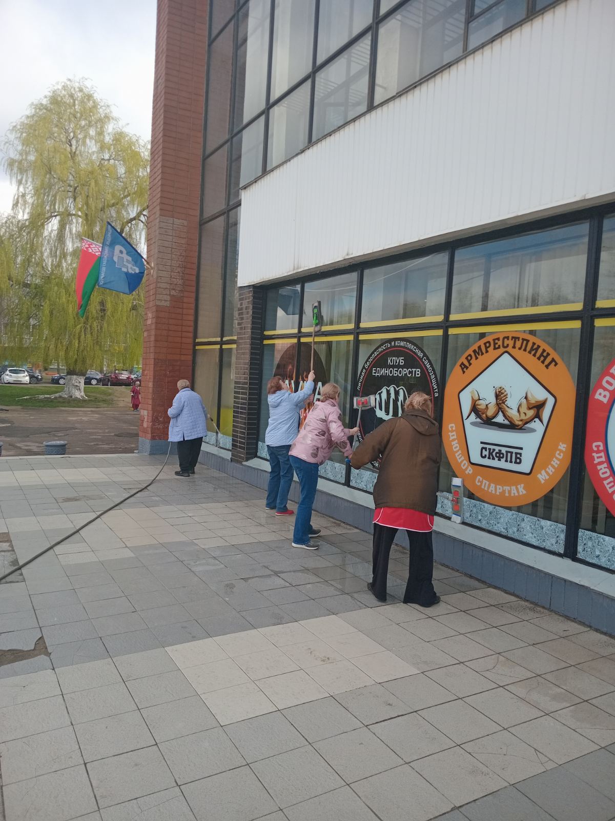 Сотрудники комплекного учебно-спортивного комбината присоединились к республиканскому субботнику!