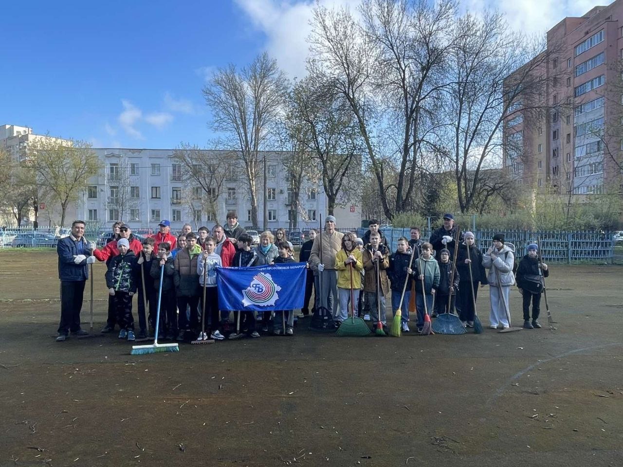 СДЮШОР "Волна" и сотрудники бассейна присоединились к республиканскому субботнику!